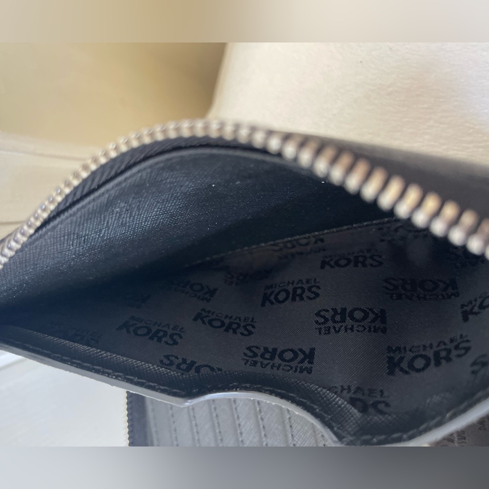 Michael Kors Black Jet set Wallet EUC - Picture 8 of 13